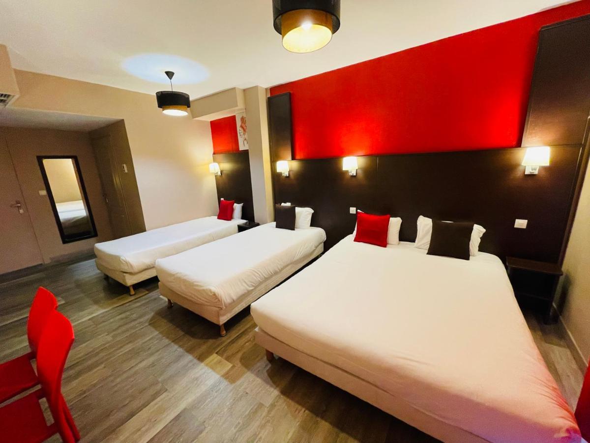 1 Double Bed 2 Single Beds