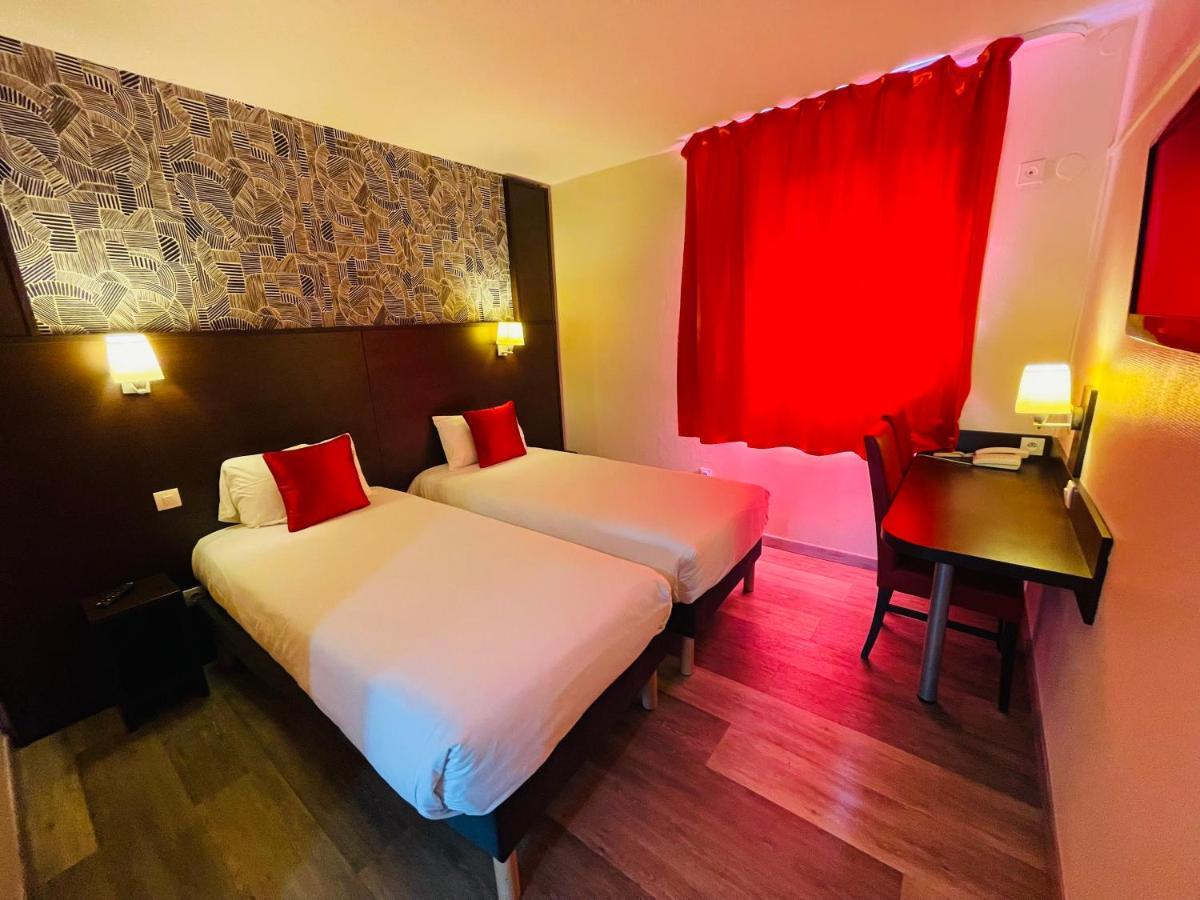 2 Single Beds