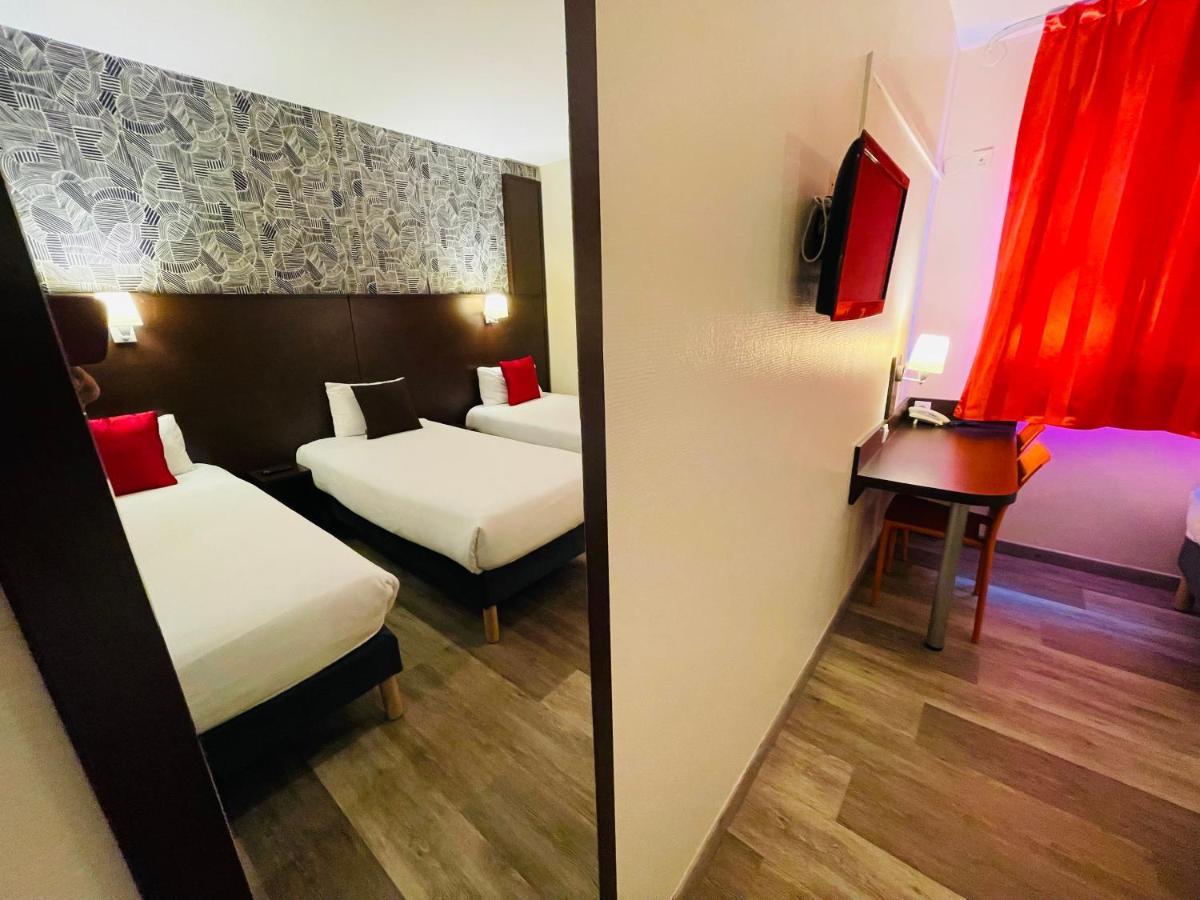 3 Single Beds