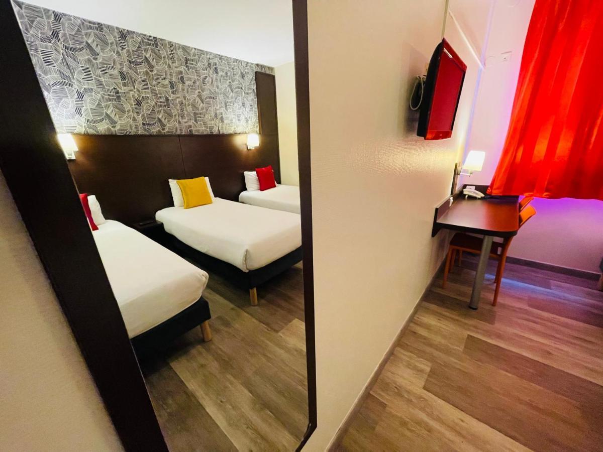 3 Single Beds