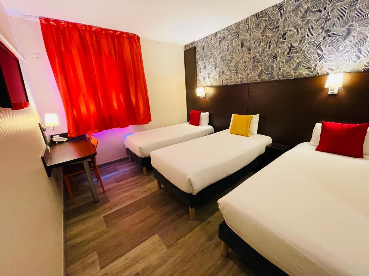 3 Single Beds
